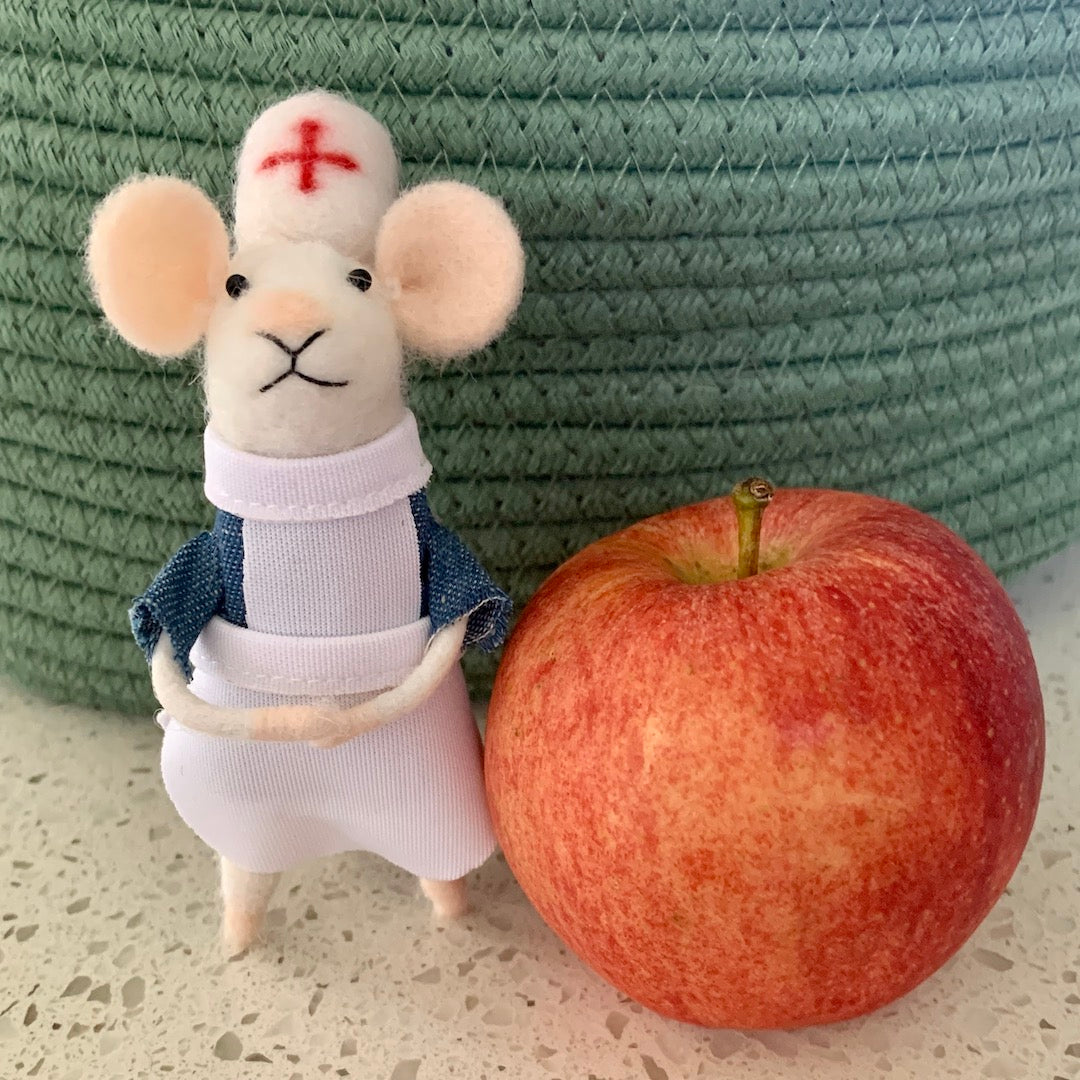 Noelle - Felt Mouse with Apron