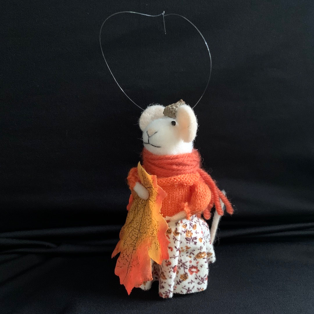 Laurel - Felt Mouse with Autumn Leaf