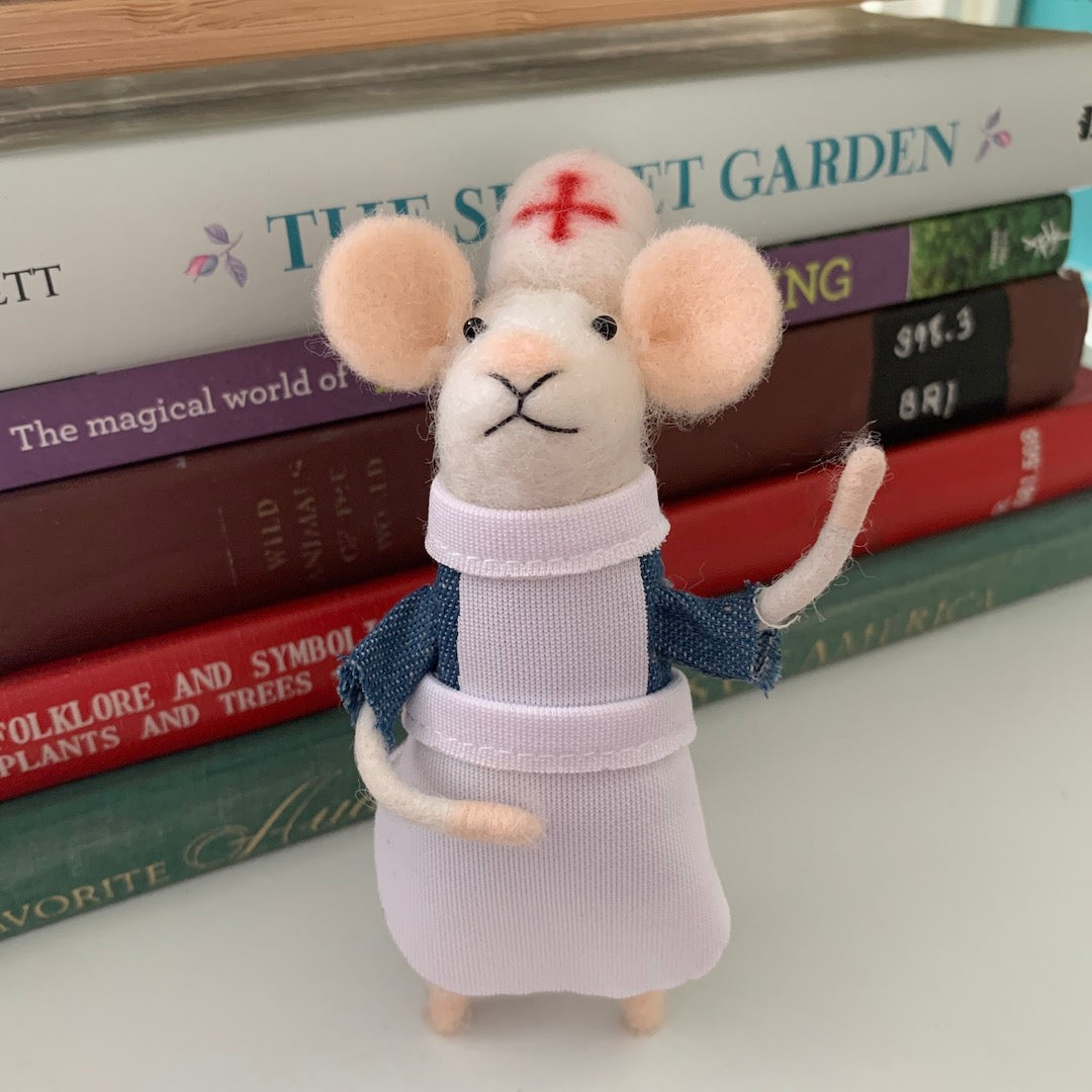 Noelle - Felt Mouse with Apron