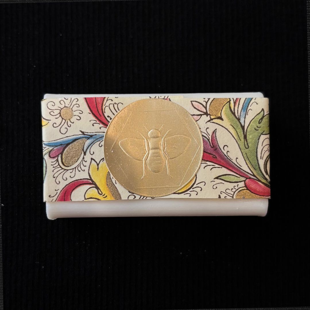 Sweetness-Drawing Soap - Honey and Royal Jelly