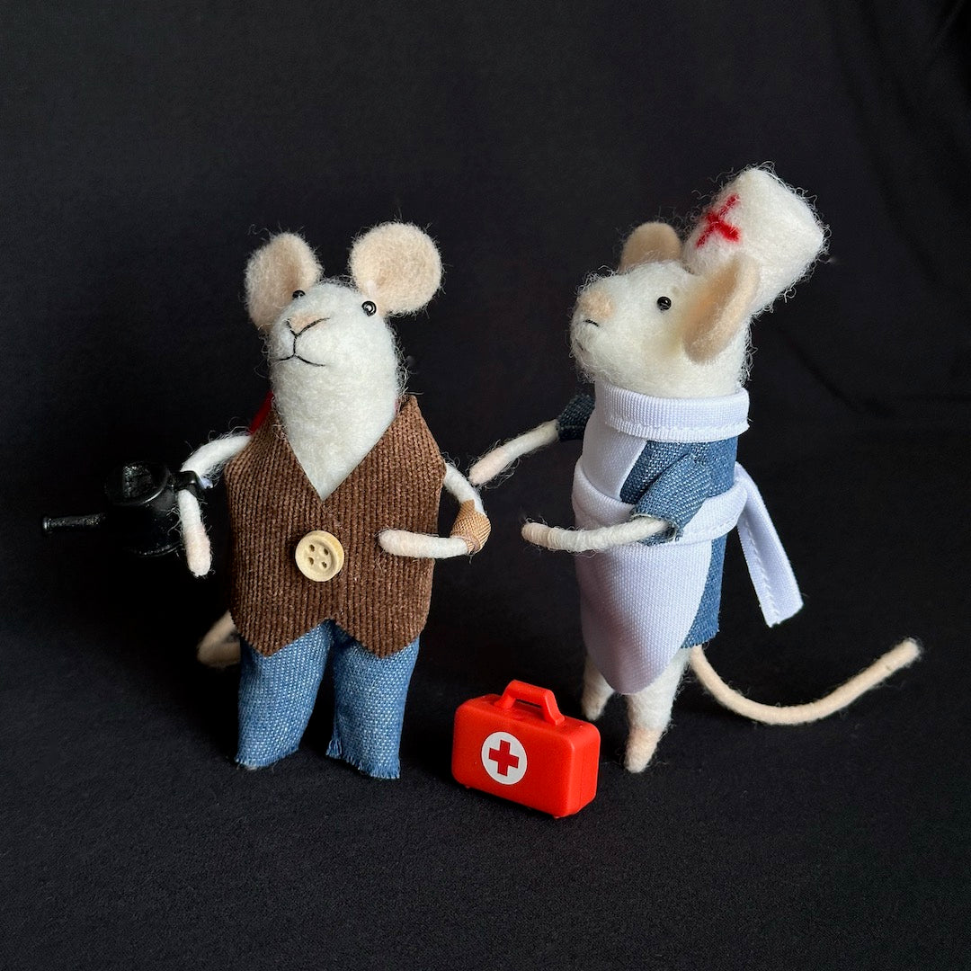 Noelle - Felt Mouse with Apron