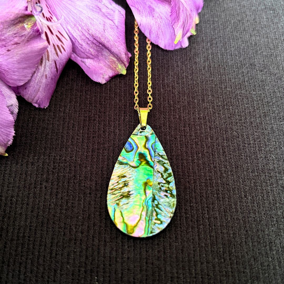 Iridescent Pendant Necklace - Oddment
