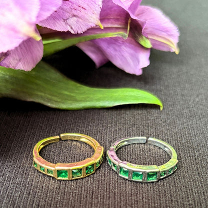 Adjustable Ring with Green Stones Surprise - Oddment