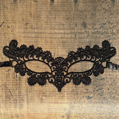 Mysterious Guise - Lace Mask