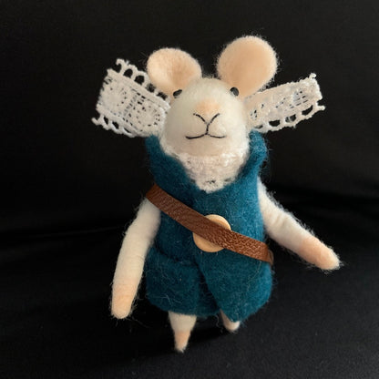 Sophie - Felt Mouse with Satchel