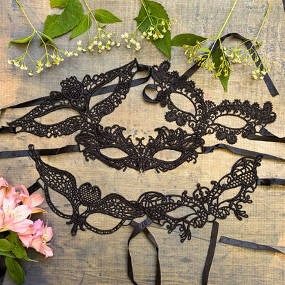 Mysterious Guise - Lace Mask
