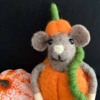 Perry - Felt Mouse in Pumpkin Costume