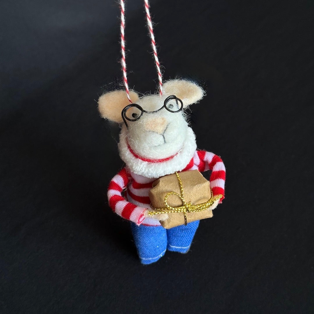 Gilbert - Felt Mouse with Gift