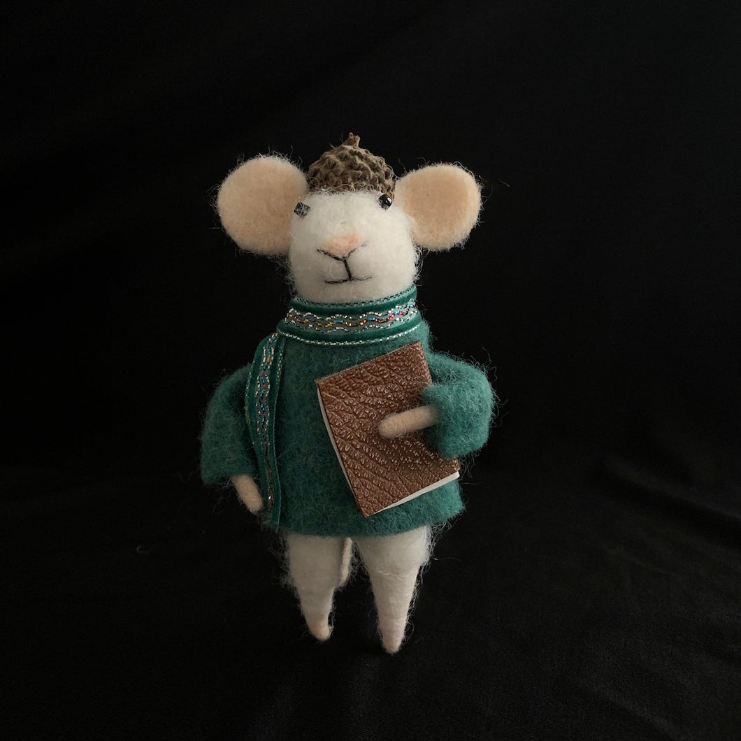 Bertrand - Felt Mouse with Book