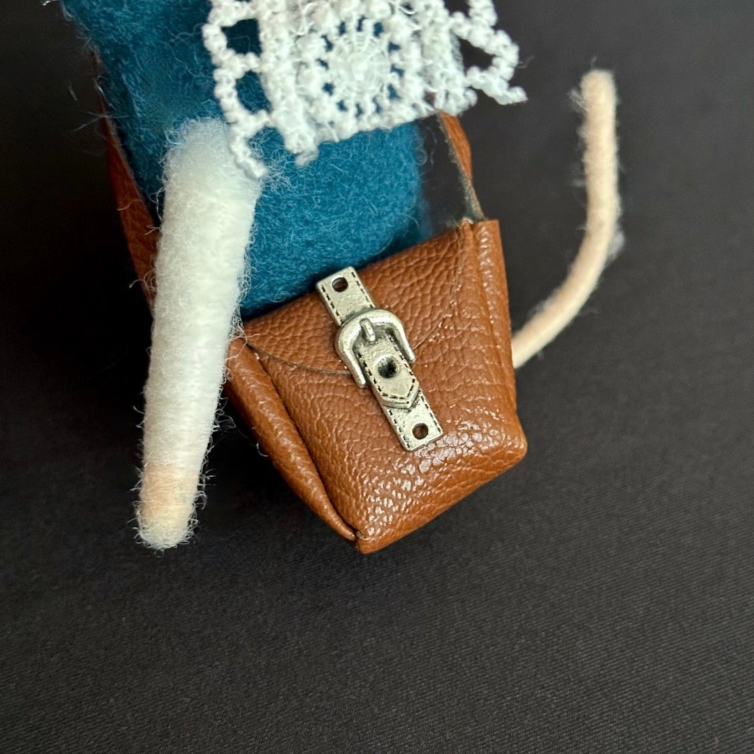 Sophie - Felt Mouse with Satchel