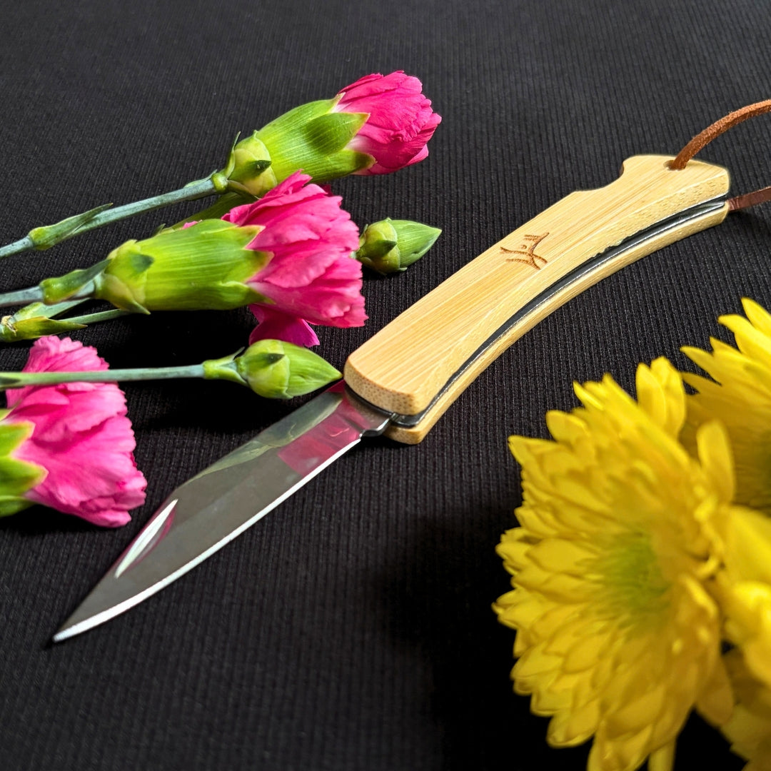 Shaping Knife - Folding Wooden Pocketknife