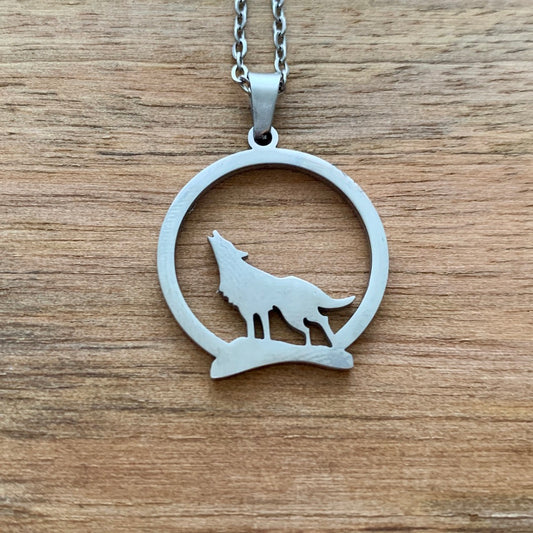 Howling Charm - Wolf Pendant