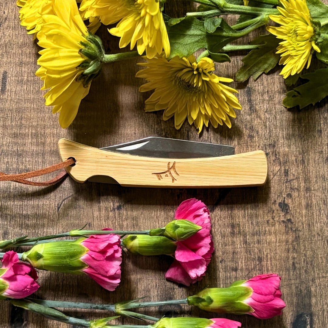 Shaping Knife - Folding Wooden Pocketknife