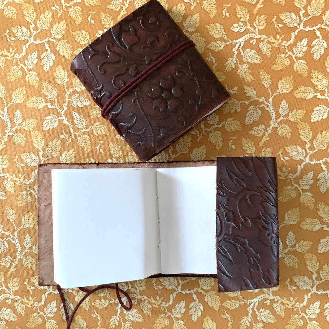 Leather Journal Notebook, MALEDEN Spiral Bound Traveler Notebook for Women Men Thanksgiving Refillable Daily Planner Sketchbook Diary with Zipper Pocket Leather Journal Notebook, MALEDEN Spiral Bound Traveler Notebook for Women Men Thanksgiving Refillable Daily Planner Sketchbook Diary with Zipper Pocket